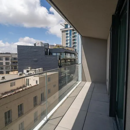 Beautiful Mercury With Pool Access By 360 Estates Apartmán