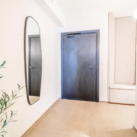 Beautiful Mercury With Pool Access By 360 Estates Apartmán