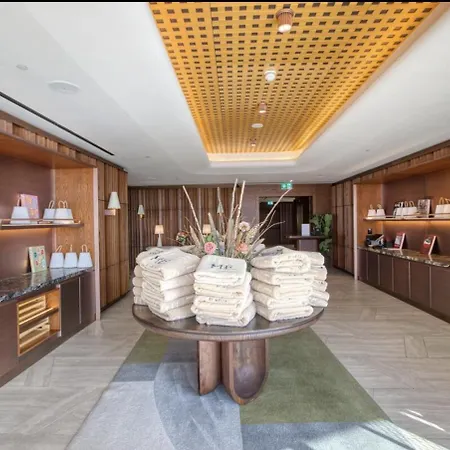 Beautiful Mercury With Pool Access By 360 Estates Apartmán