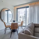 Beautiful Mercury With Pool Access By 360 Estates Lejlighed