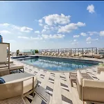 Beautiful Mercury With Pool Access By 360 Estates Lejlighed *