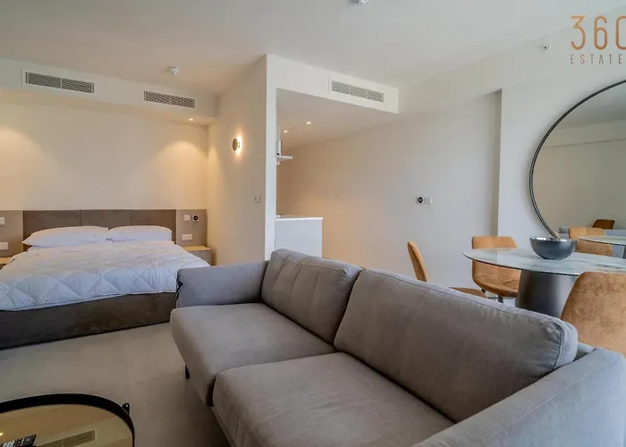 Beautiful Mercury With Pool Access By 360 Estates Apartament