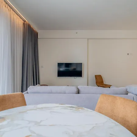 Beautiful Mercury With Pool Access By 360 Estates