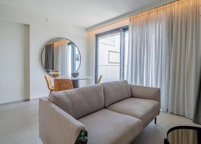 Beautiful Mercury With Pool Access By 360 Estates *