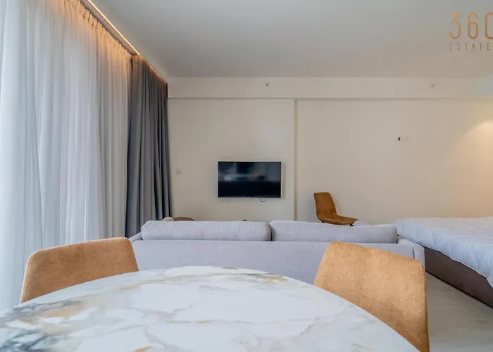 Beautiful Mercury With Pool Access By 360 Estates